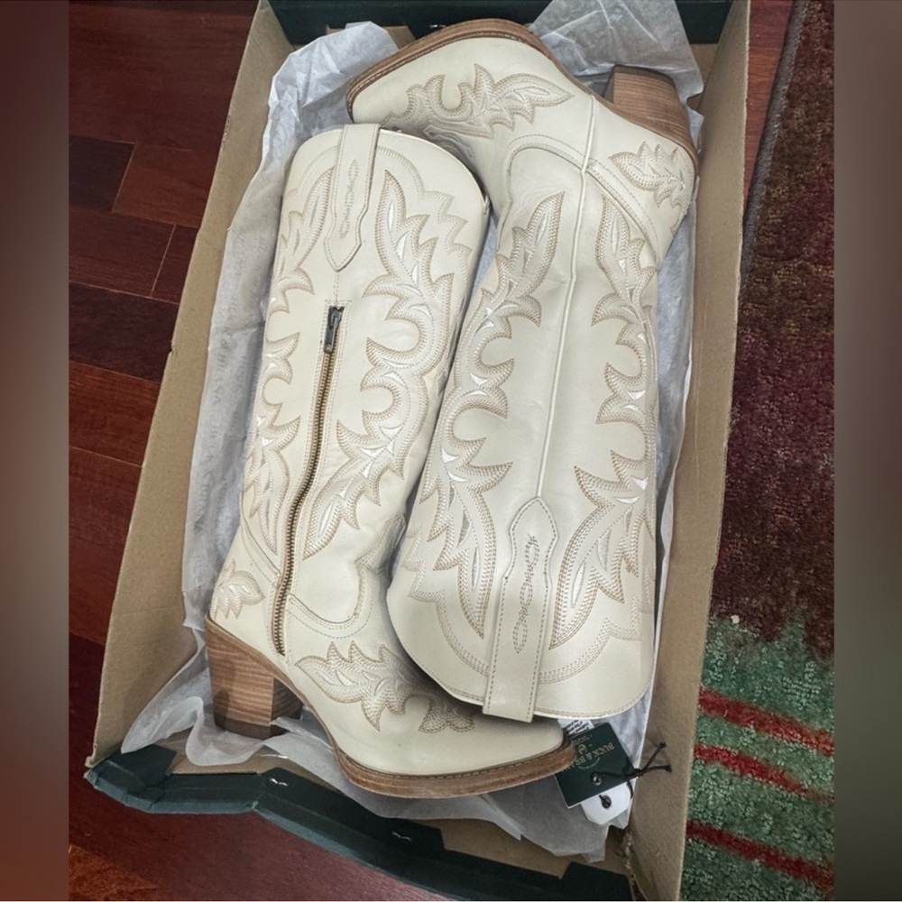 Samira Leather Cowgirl Boots - Chic
Western Style & Comfort - Picture 9 of 12